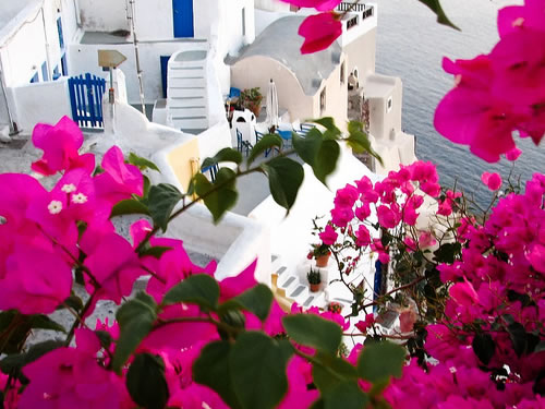 Best Honeymoon Beach Destinations: Village Of Oia In Santorini